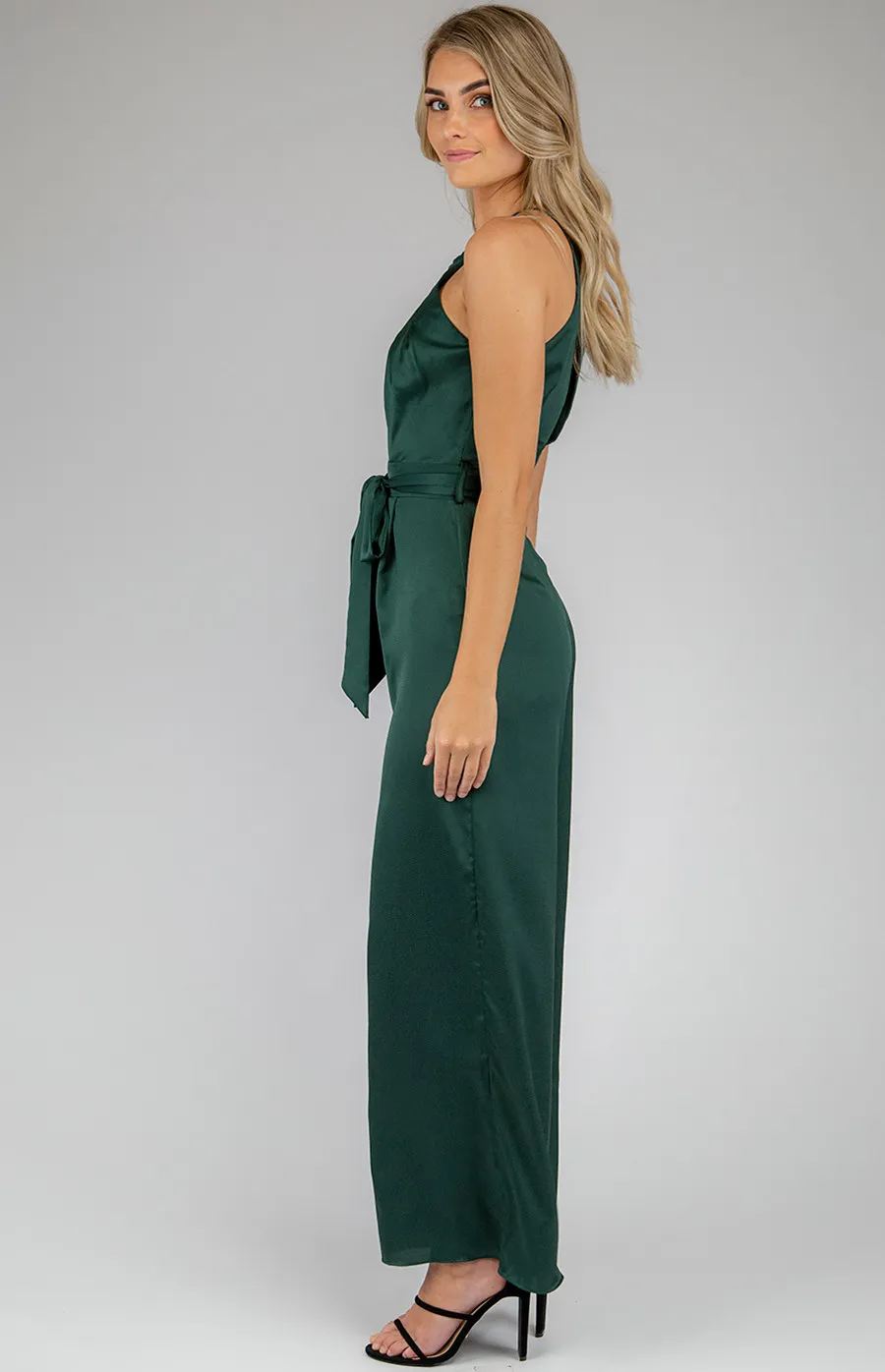 Halter Neckline Jumpsuit with Pleated Detail (SJP454A)