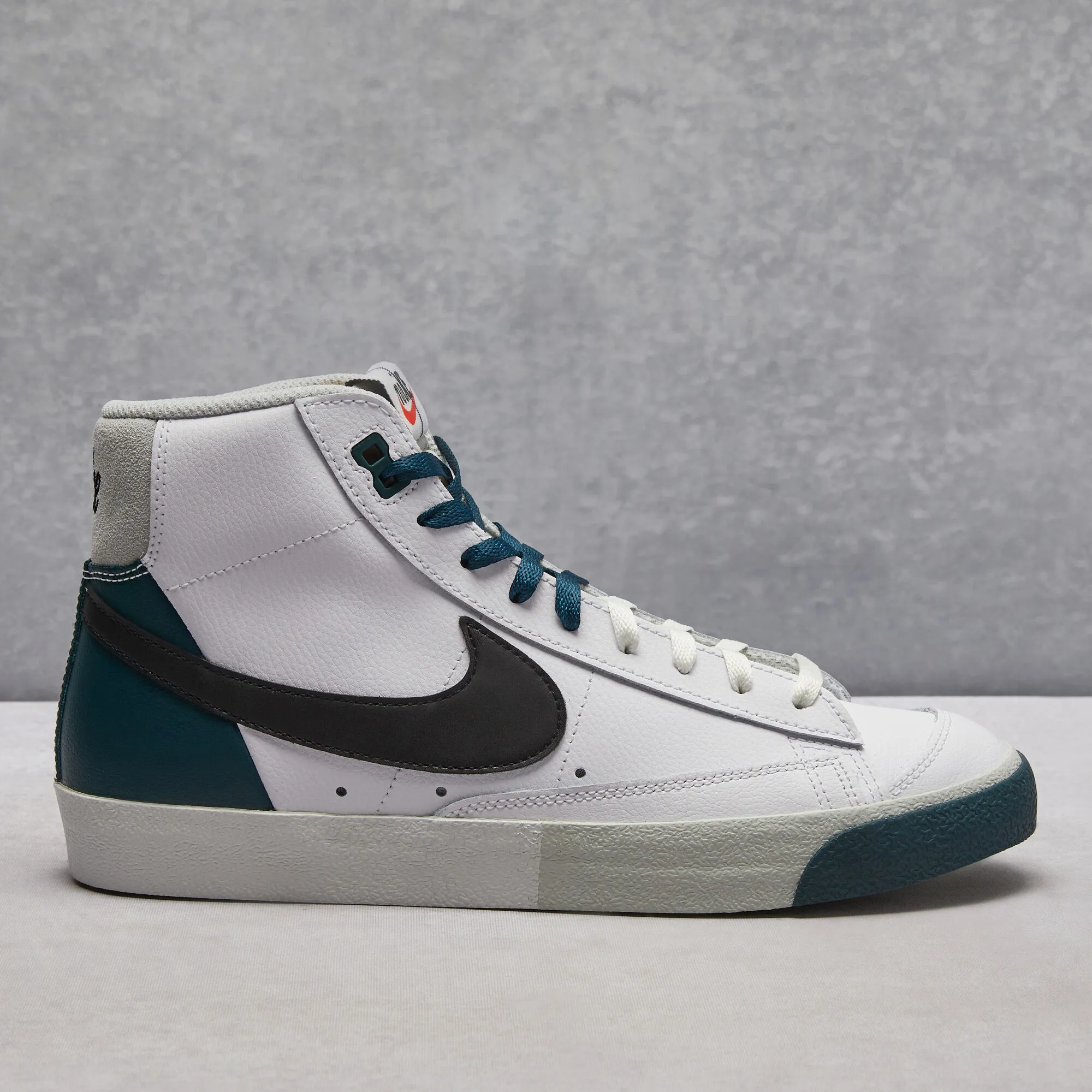 Nike Blazer '77 Premium Mid Shoes