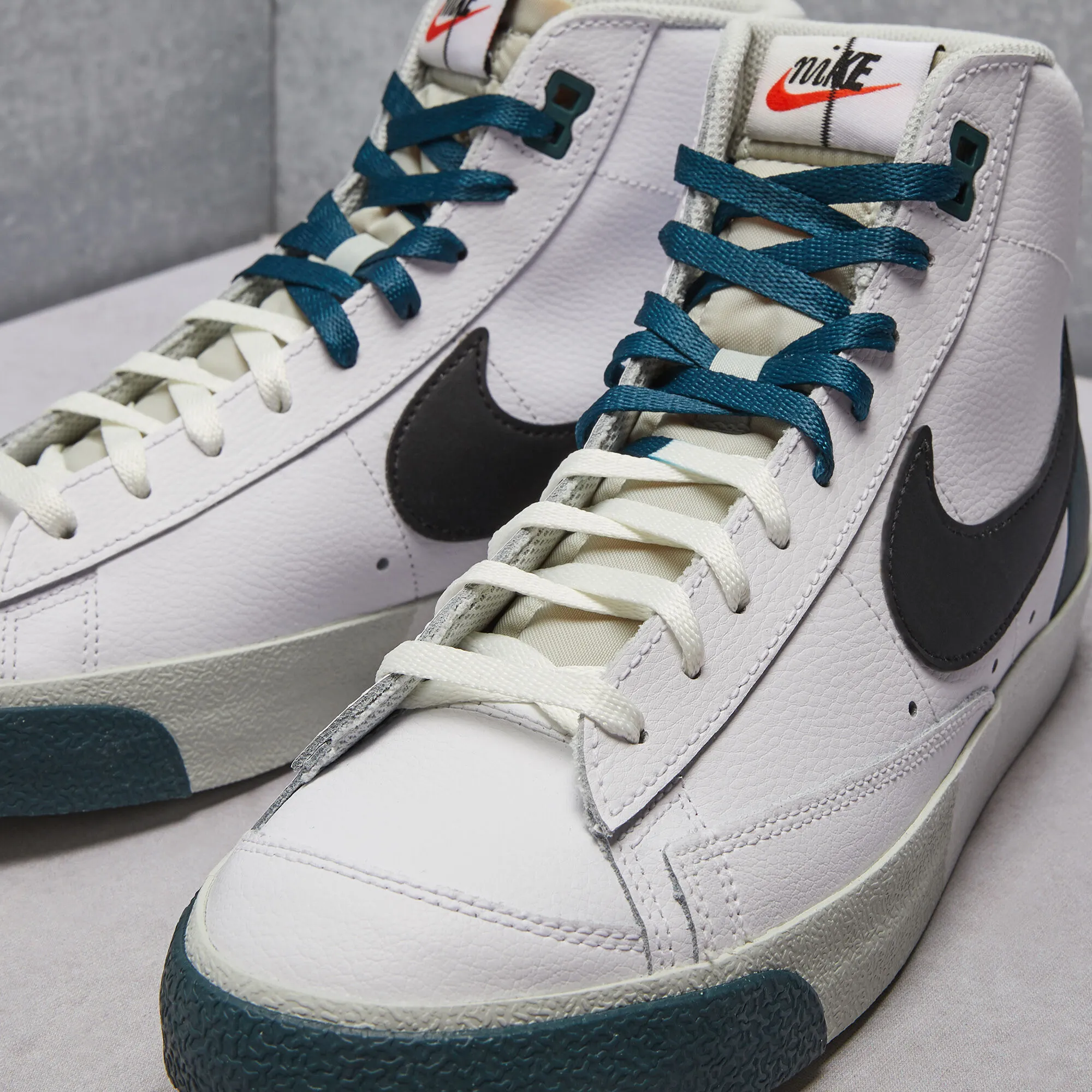 Nike Blazer '77 Premium Mid Shoes