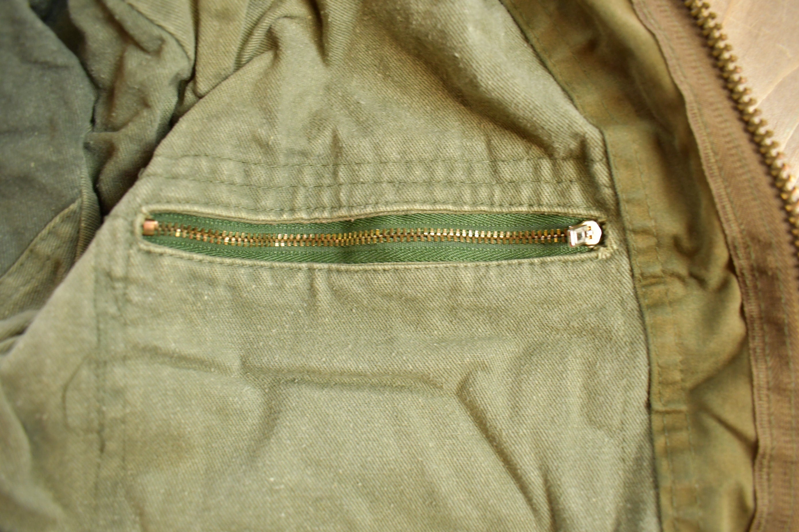 Vintage 1970s Military Jacket/ Button Up Jacket / US Army Green / Vintage Army / Streetwear Fashion / Army Jacket / Distressed /